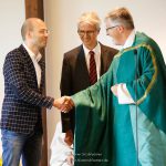 Pfarrer Wurzer begrüßt Michael Leupolz