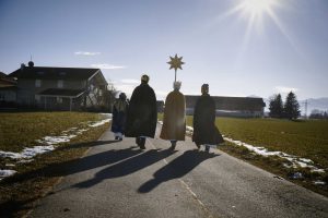 Sternsinger im Gegenlicht