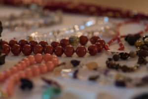 Schmuck beim Adventsbazar 2017 im Gartensaal der Hessingburg