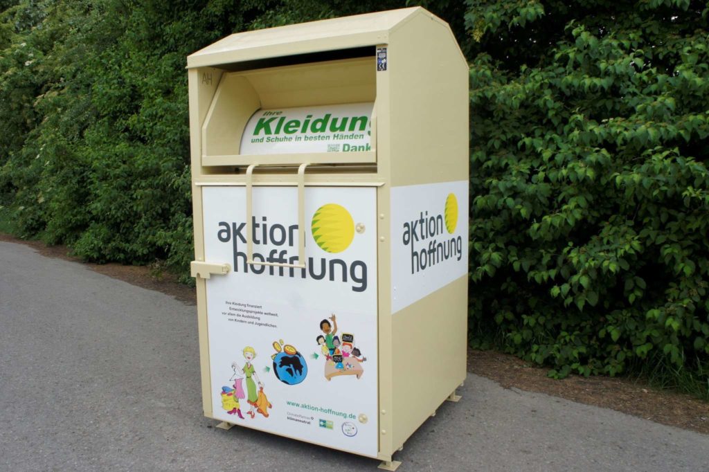 Kleiderbehälter der Aktion Hoffnung