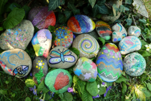 Bemalte Steine